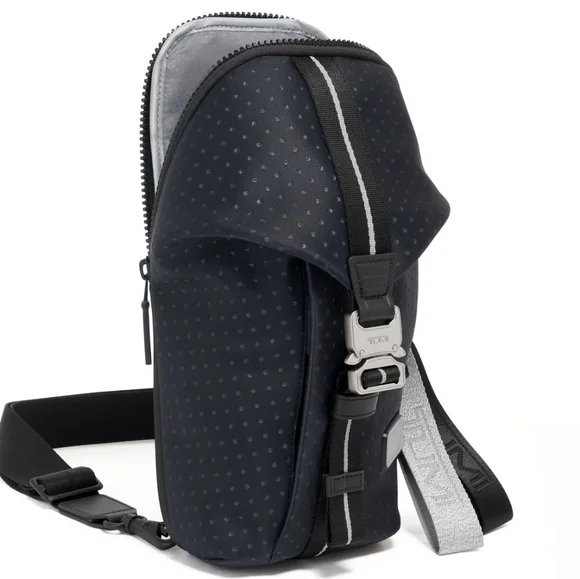 NWT Tumi Tahoe Bozman Sling Bag in Ink Luggage & Travel Bags